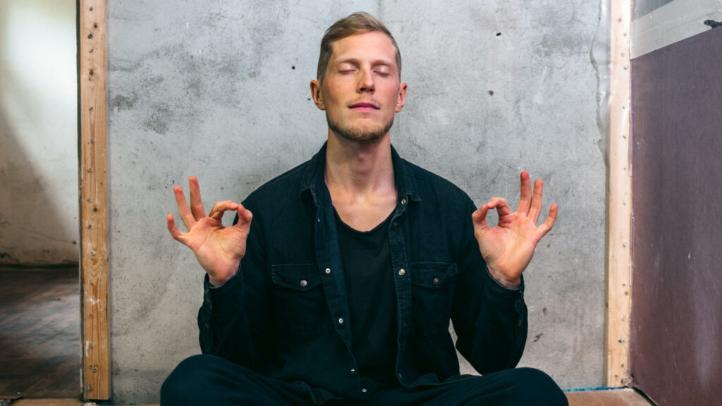 <em>Video:</em> Hvorfor meditere + 3 bedste meditationsapps